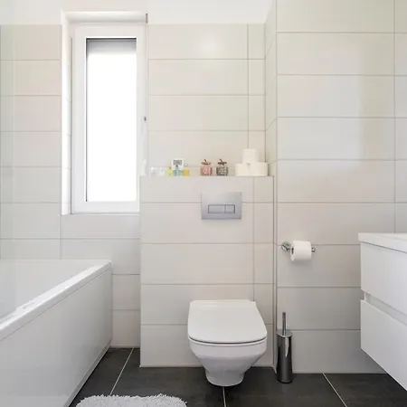 Amazing Kasjuni With Garrage Split