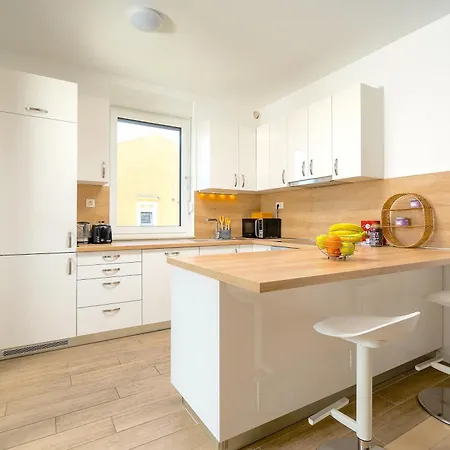 Apartman Amazing Kasjuni With Garrage