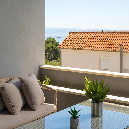 Amazing Kasjuni With Garrage Appartement